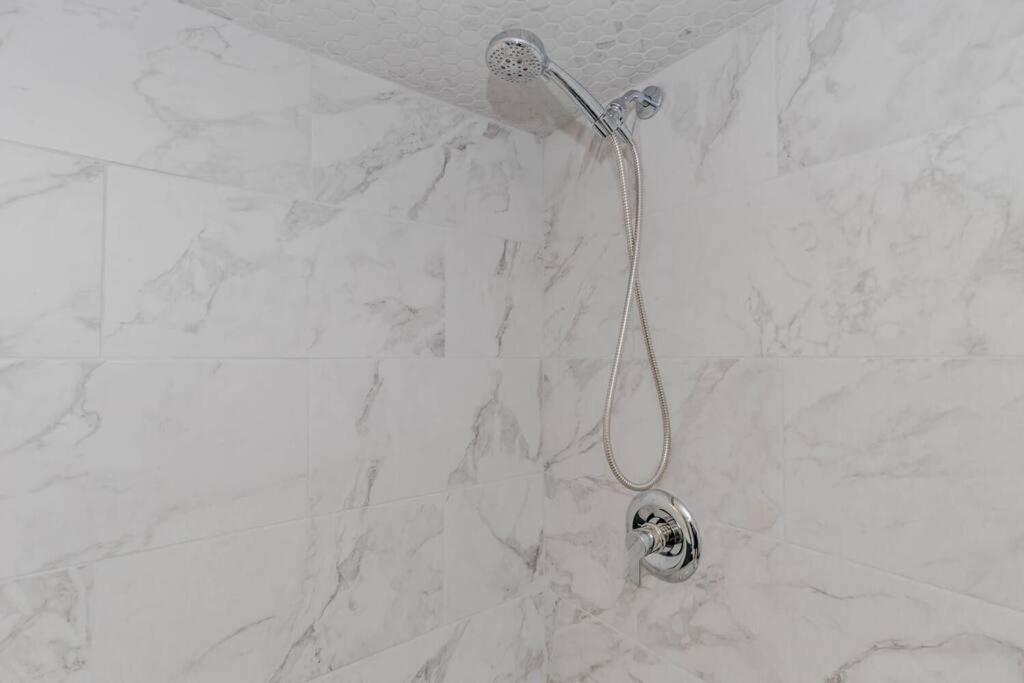 Luxury Basement Apartment In Oakville Extérieur photo