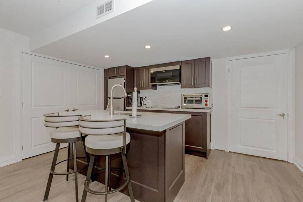 Luxury Basement Apartment In Oakville Extérieur photo