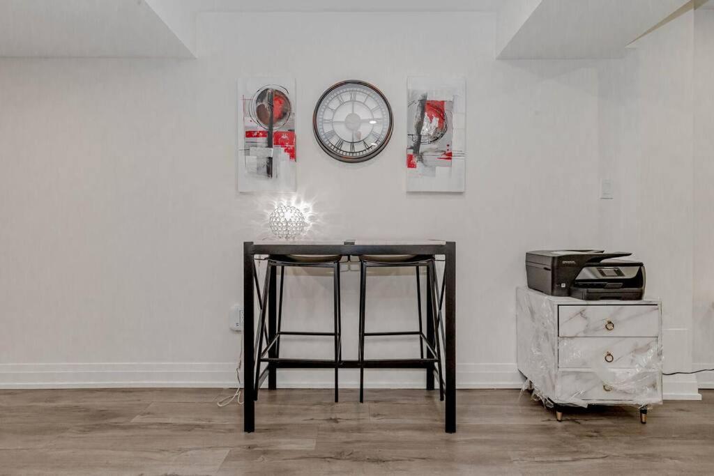 Luxury Basement Apartment In Oakville Extérieur photo
