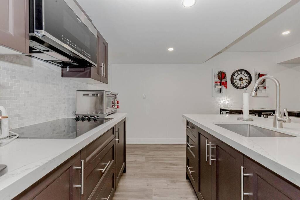 Luxury Basement Apartment In Oakville Extérieur photo