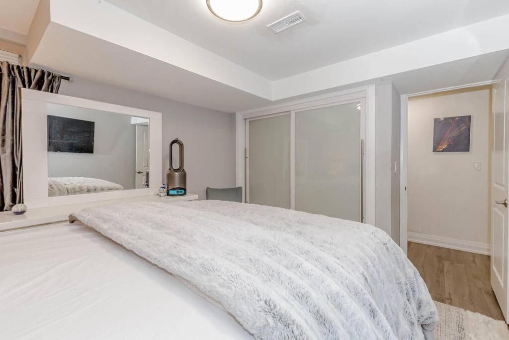 Luxury Basement Apartment In Oakville Extérieur photo