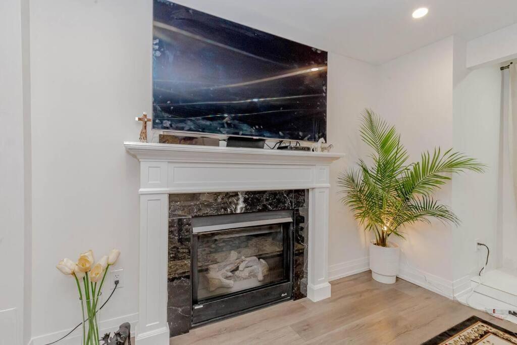 Luxury Basement Apartment In Oakville Extérieur photo