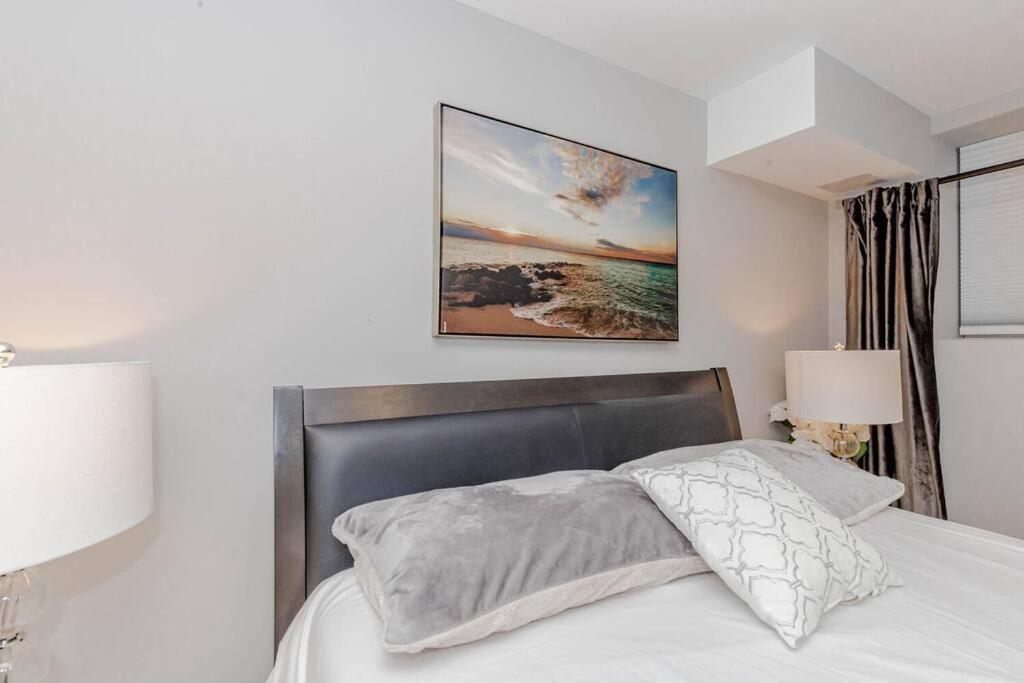 Luxury Basement Apartment In Oakville Extérieur photo