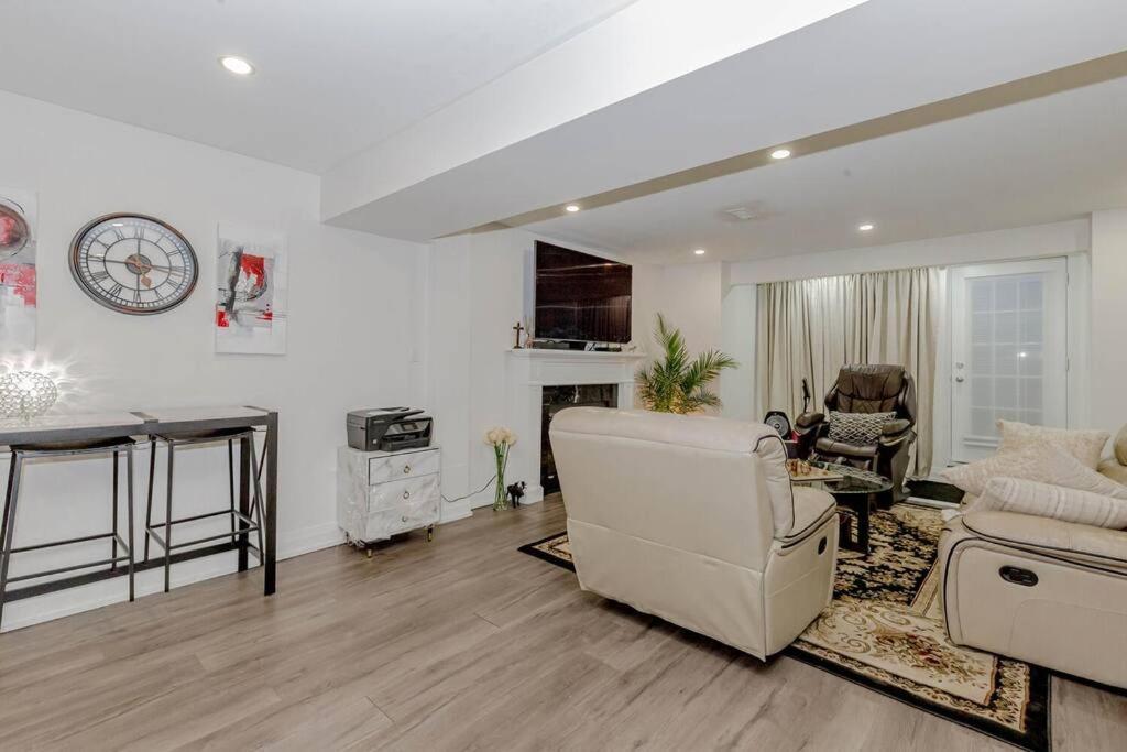 Luxury Basement Apartment In Oakville Extérieur photo