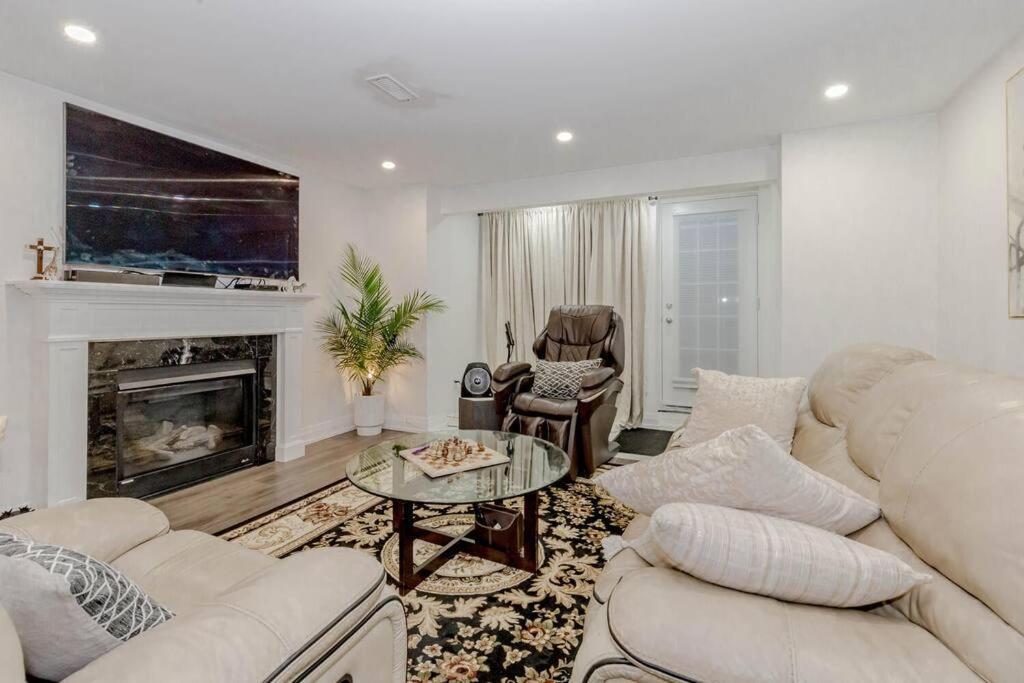 Luxury Basement Apartment In Oakville Extérieur photo