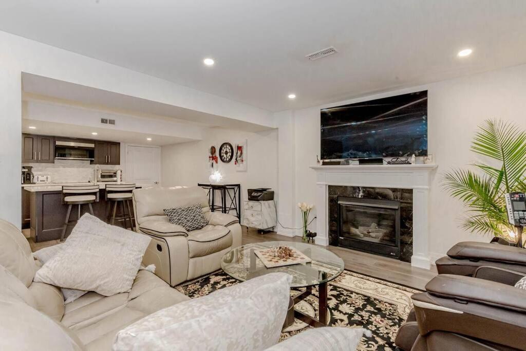 Luxury Basement Apartment In Oakville Extérieur photo