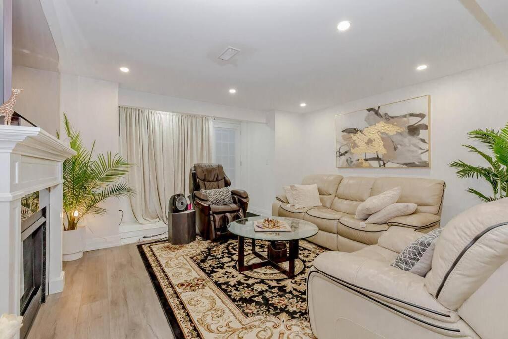 Luxury Basement Apartment In Oakville Extérieur photo