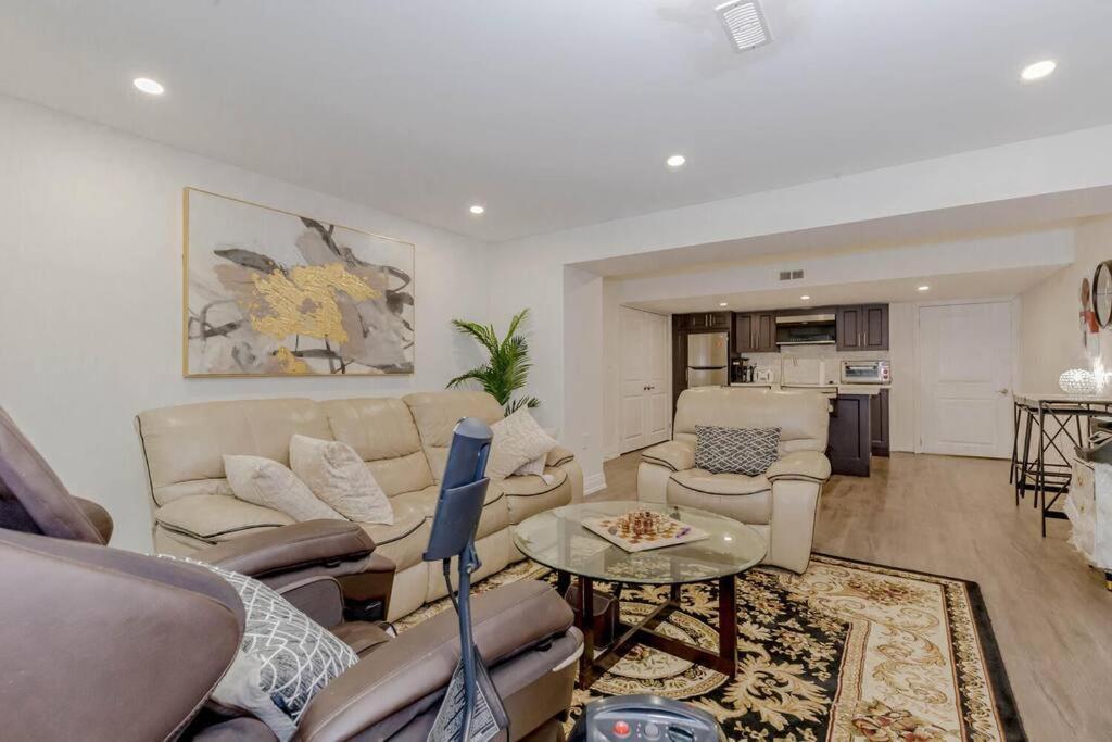 Luxury Basement Apartment In Oakville Extérieur photo