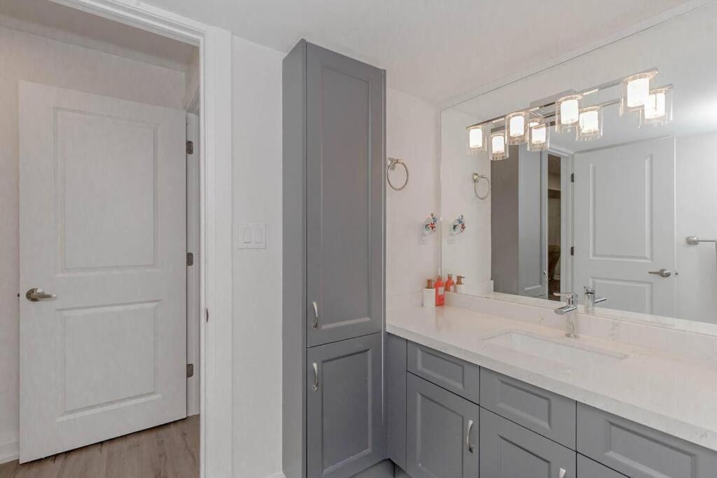 Luxury Basement Apartment In Oakville Extérieur photo