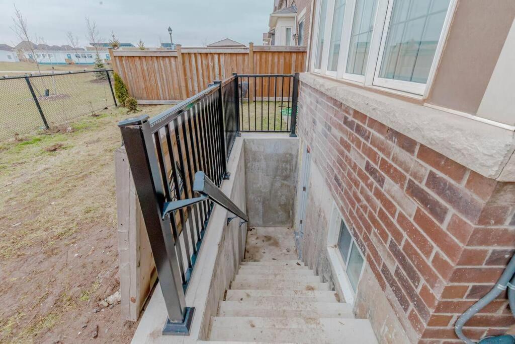 Luxury Basement Apartment In Oakville Extérieur photo