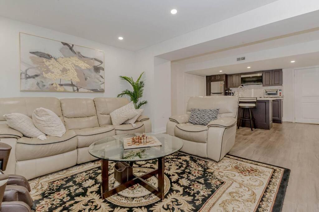Luxury Basement Apartment In Oakville Extérieur photo